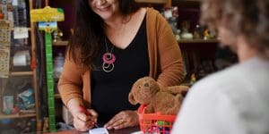 Latin business owner and customer