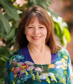 Latin Biz Today contributor Lily Winsaft